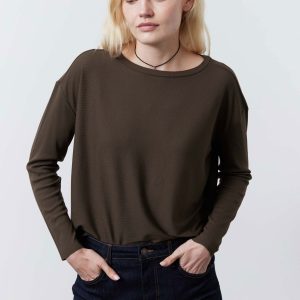 Essential Top With Buttons In The Back